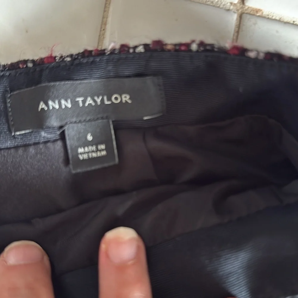 Ann Taylor Metallic tweedy Pencil Skirt- worn a bunch- still has‎ life left!